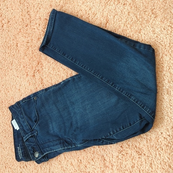 Old Navy Dark Wash Mid-Rise Ankle Crop Jeans - Picture 5 of 5